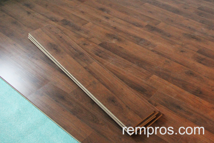 installing-7x48-laminate-flooring-planks