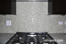 glass-mosaic-tile-kitchen-backsplash
